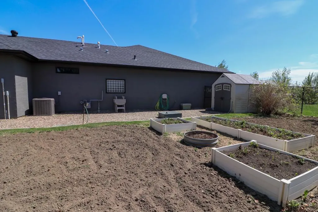 6223A Highway 3 Rural Cypress County AB T1B 4Y5