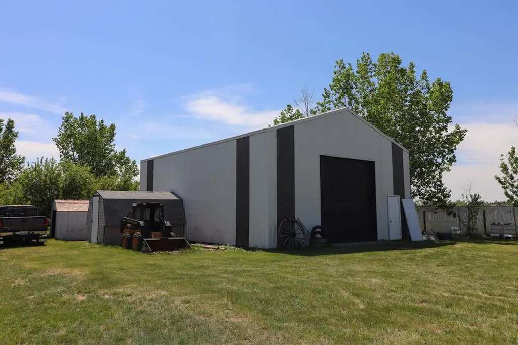 6223A Highway 3 Rural Cypress County AB T1B 4Y5