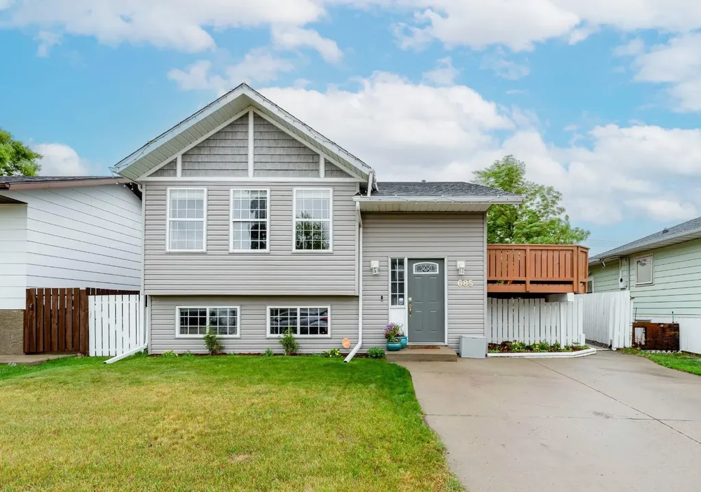 685 3 Avenue W Drumheller AB T0J 0Y2
