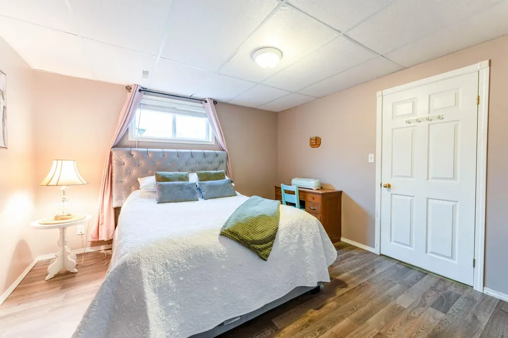 685 3 Avenue W Drumheller AB T0J 0Y2