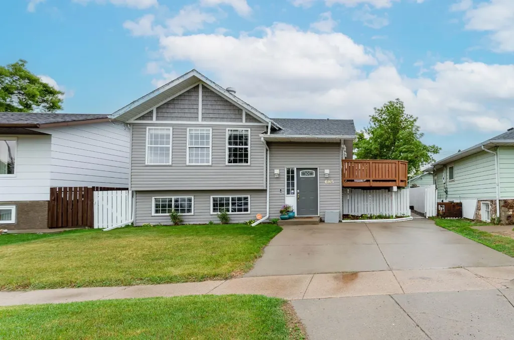 685 3 Avenue W Drumheller AB T0J 0Y2