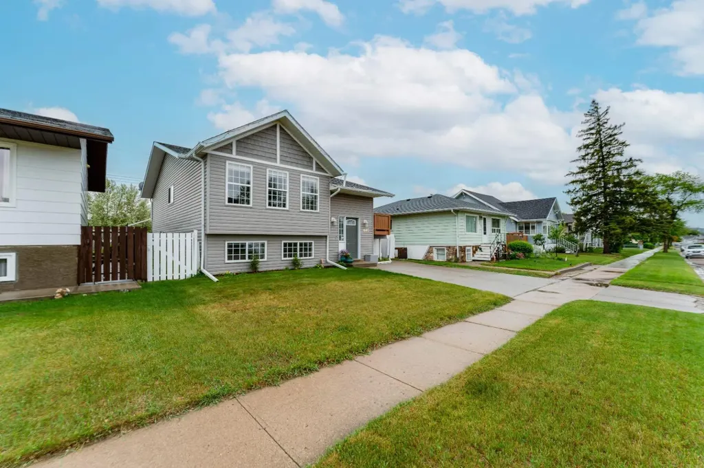 685 3 Avenue W Drumheller AB T0J 0Y2