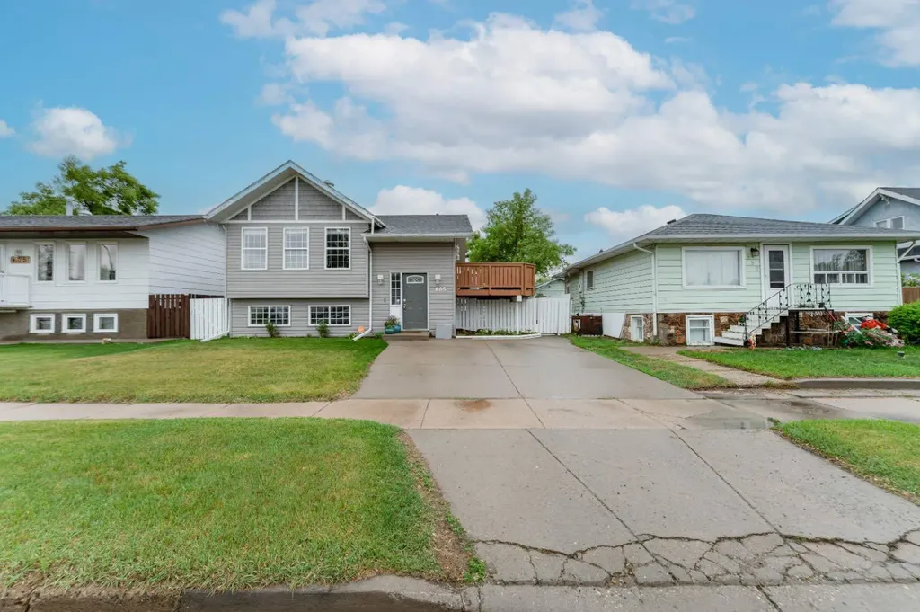 685 3 Avenue W Drumheller AB T0J 0Y2