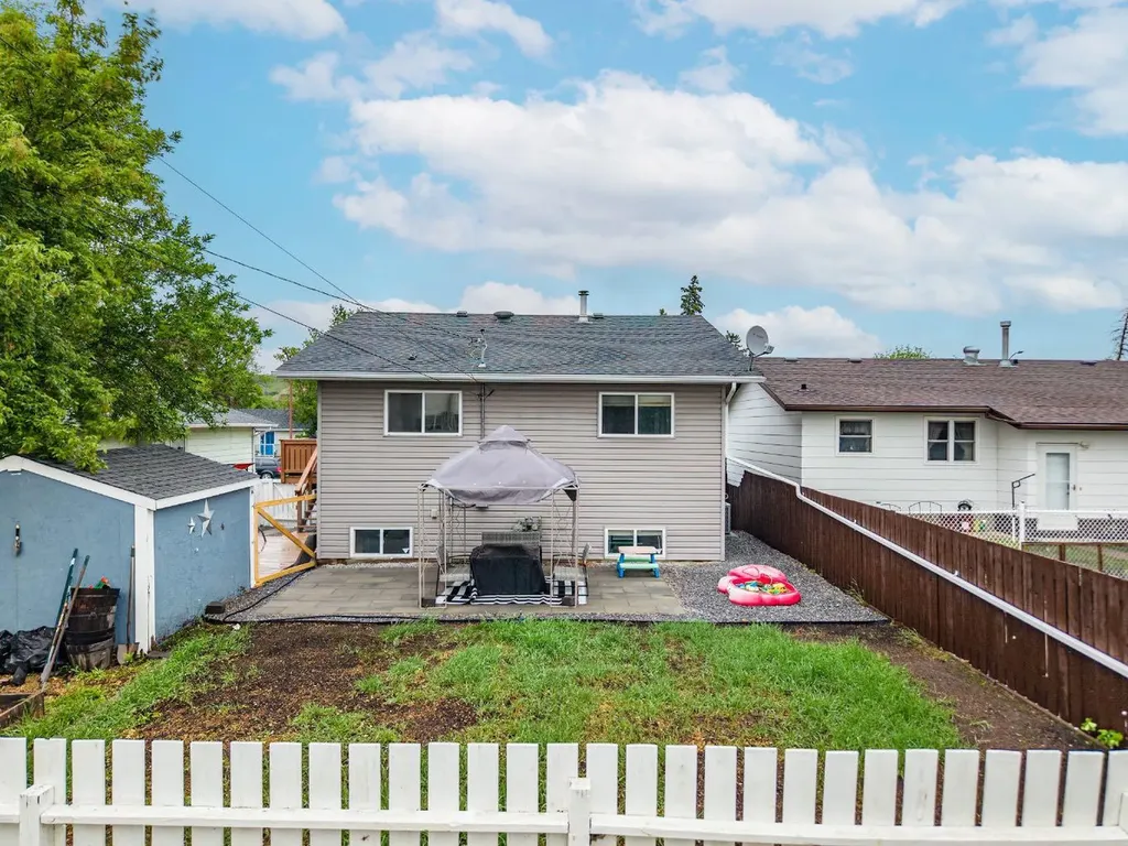685 3 Avenue W Drumheller AB T0J 0Y2