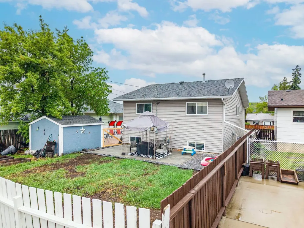 685 3 Avenue W Drumheller AB T0J 0Y2