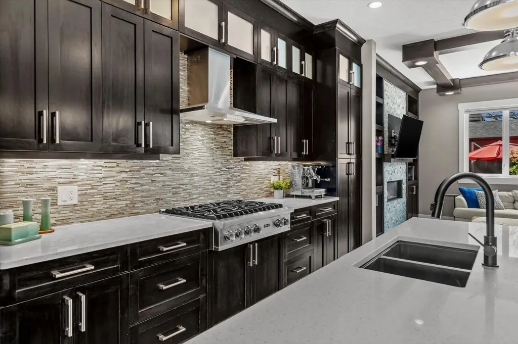 449 28 Avenue NW Calgary AB T2M 2K7
