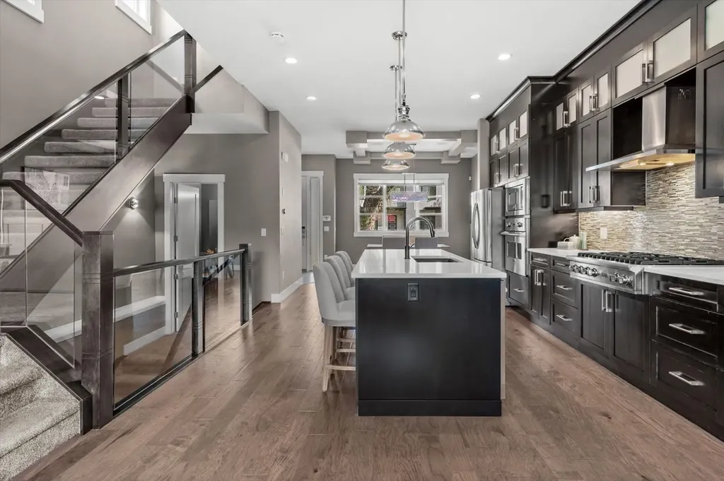 449 28 Avenue NW Calgary AB T2M 2K7