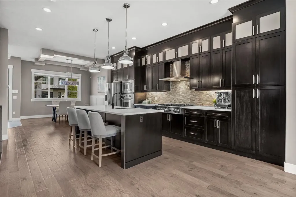449 28 Avenue NW Calgary AB T2M 2K7
