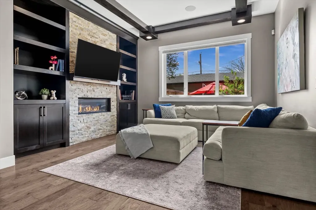 449 28 Avenue NW Calgary AB T2M 2K7