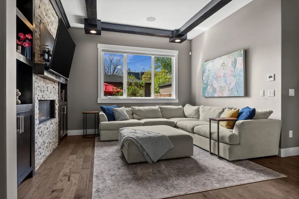 449 28 Avenue NW Calgary AB T2M 2K7
