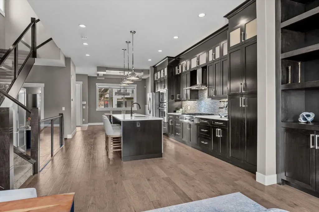 449 28 Avenue NW Calgary AB T2M 2K7