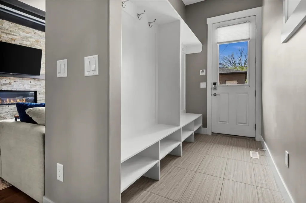449 28 Avenue NW Calgary AB T2M 2K7