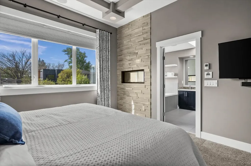 449 28 Avenue NW Calgary AB T2M 2K7