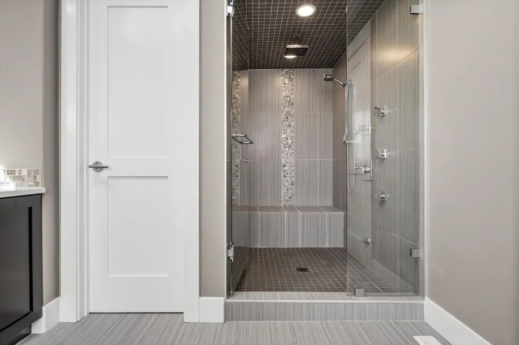 449 28 Avenue NW Calgary AB T2M 2K7