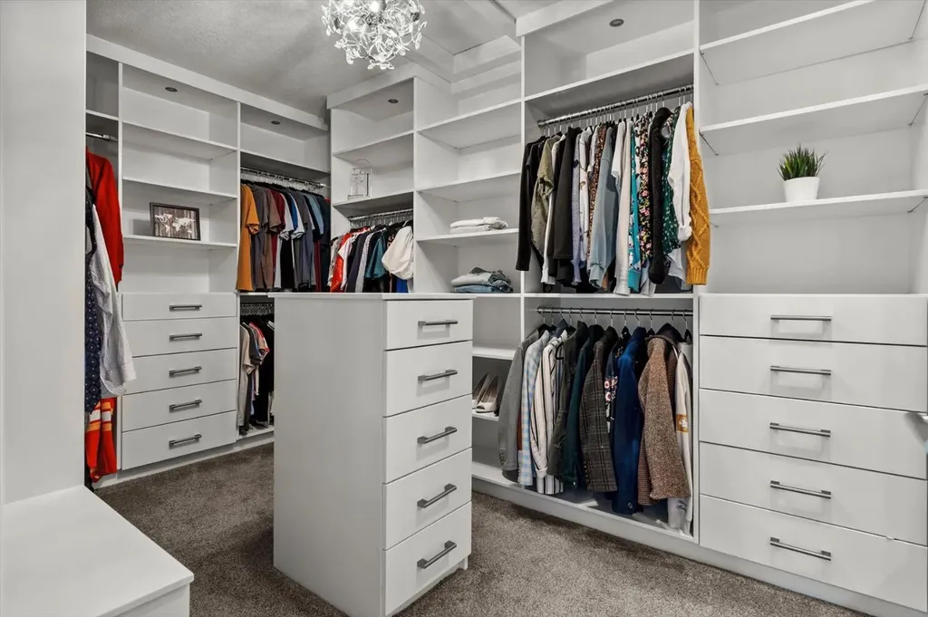 449 28 Avenue NW Calgary AB T2M 2K7