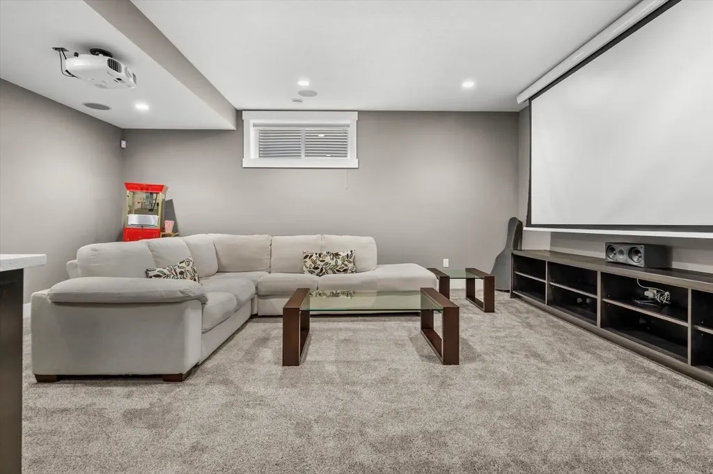 449 28 Avenue NW Calgary AB T2M 2K7