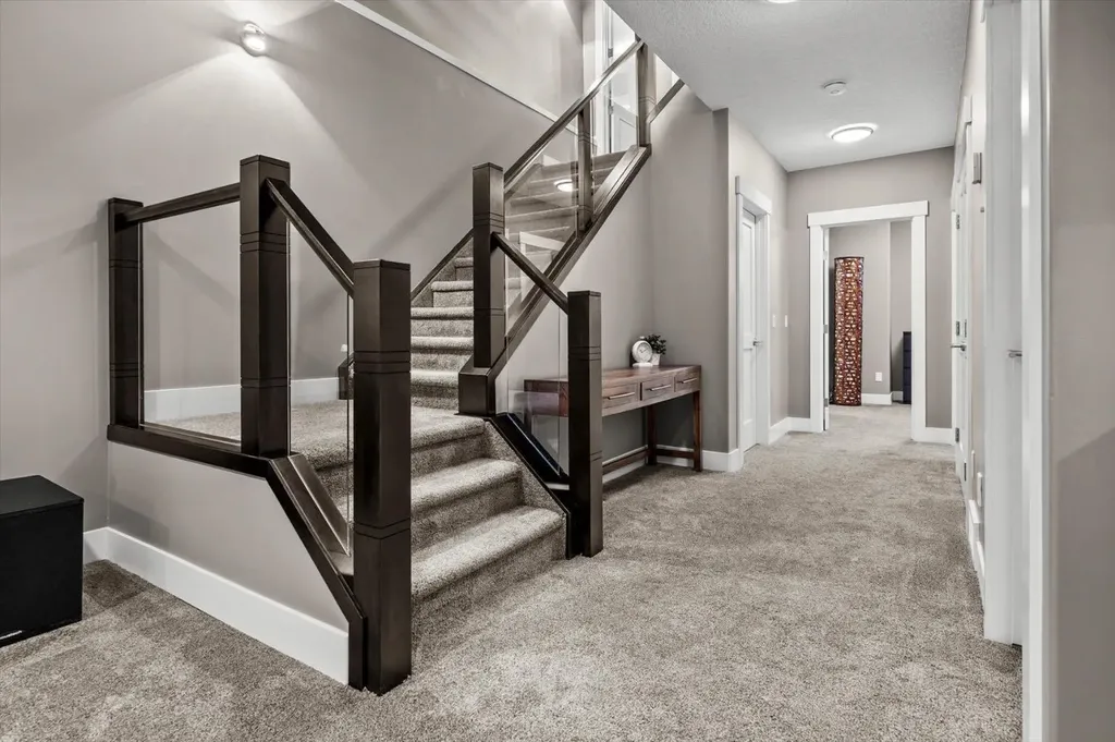 449 28 Avenue NW Calgary AB T2M 2K7