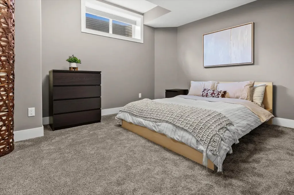 449 28 Avenue NW Calgary AB T2M 2K7