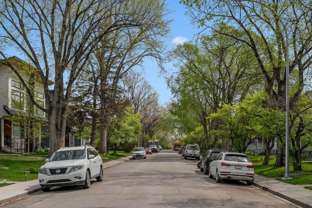 449 28 Avenue NW Calgary AB T2M 2K7