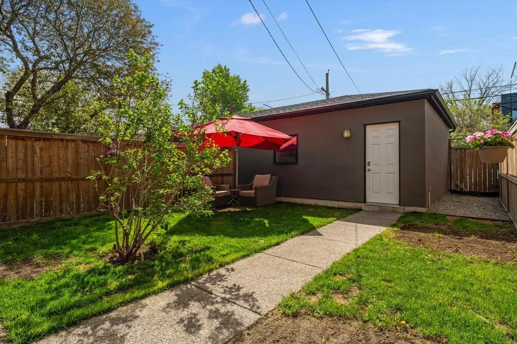 449 28 Avenue NW Calgary AB T2M 2K7