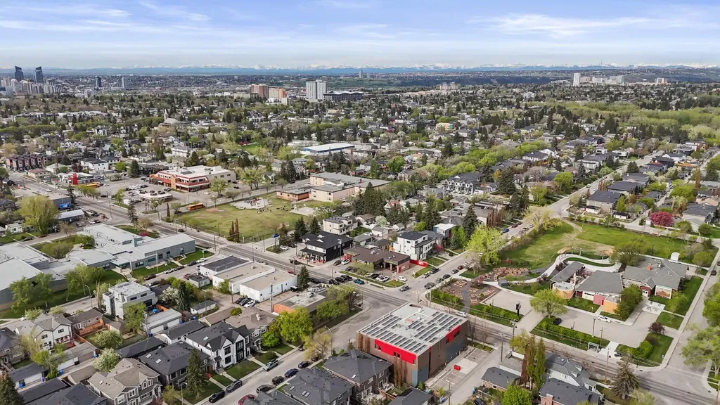449 28 Avenue NW Calgary AB T2M 2K7