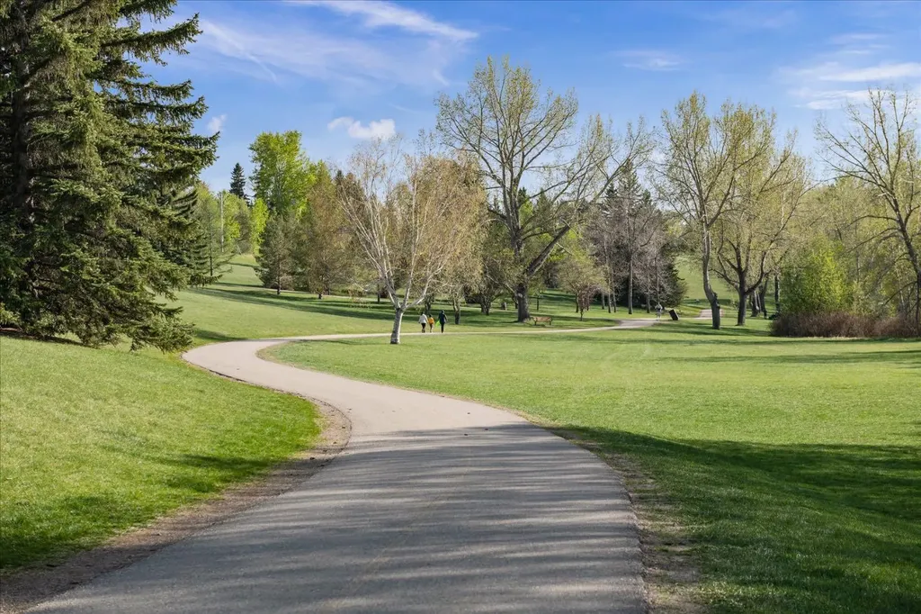 449 28 Avenue NW Calgary AB T2M 2K7