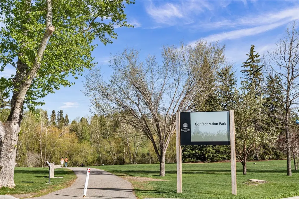 449 28 Avenue NW Calgary AB T2M 2K7