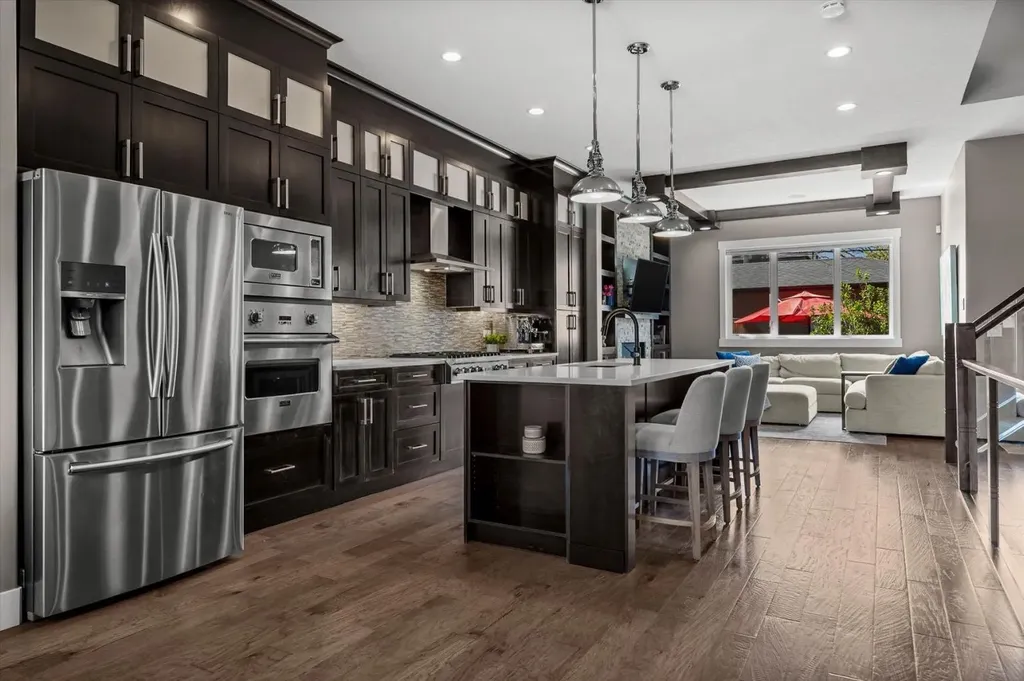 449 28 Avenue NW Calgary AB T2M 2K7