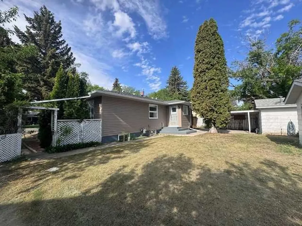 508 2 Avenue W Brooks AB T1R 0A9