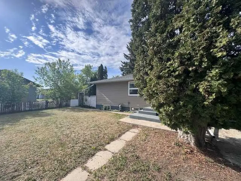 508 2 Avenue W Brooks AB T1R 0A9