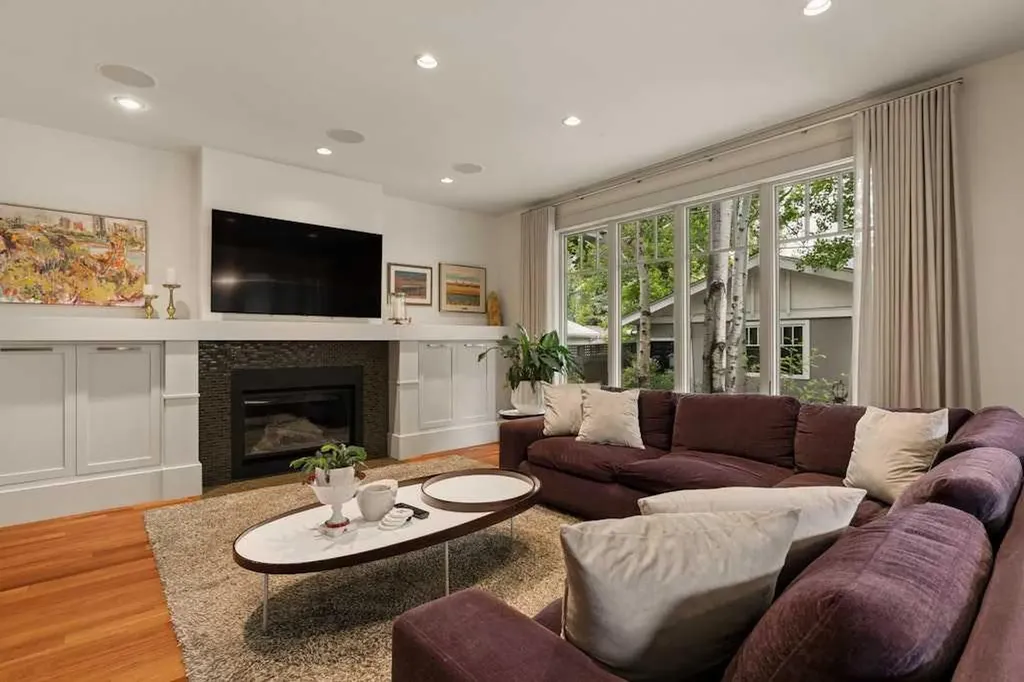 3028 3 Street SW Calgary AB T2S 1V1