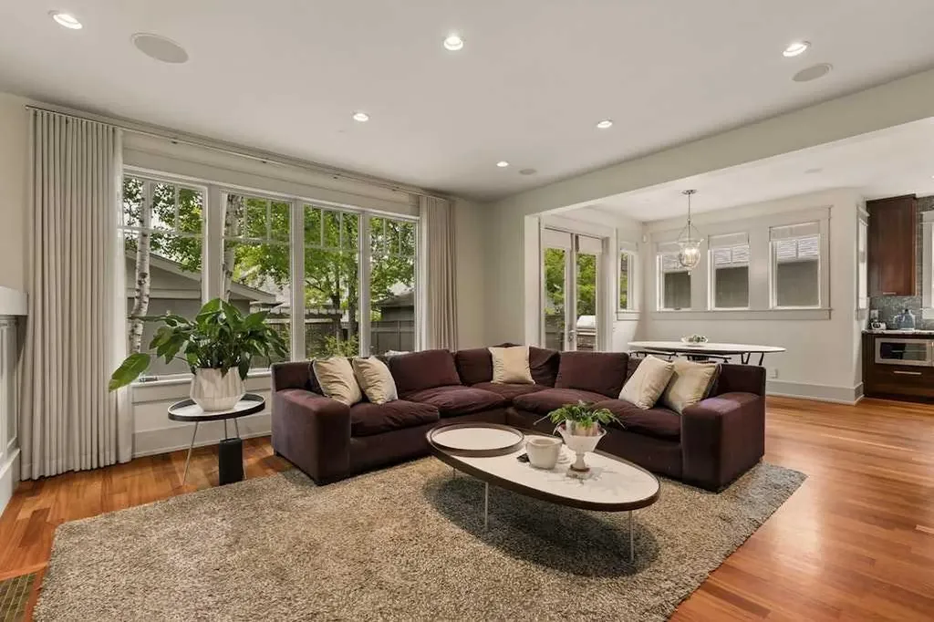 3028 3 Street SW Calgary AB T2S 1V1