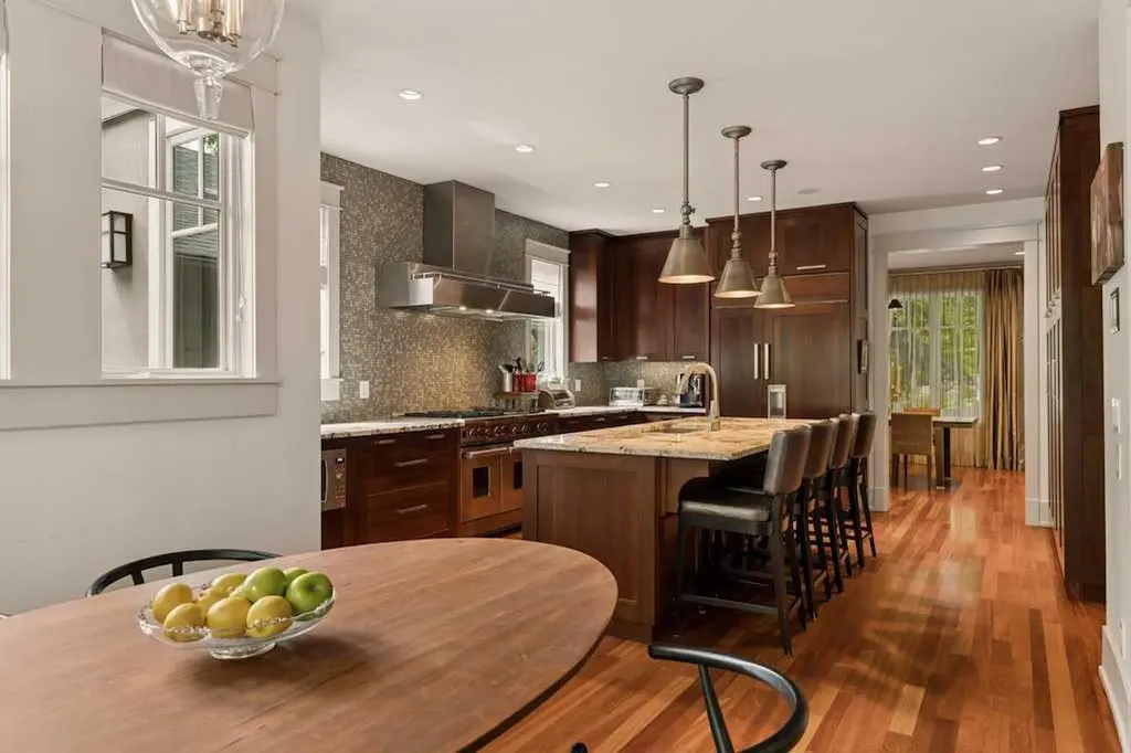 3028 3 Street SW Calgary AB T2S 1V1
