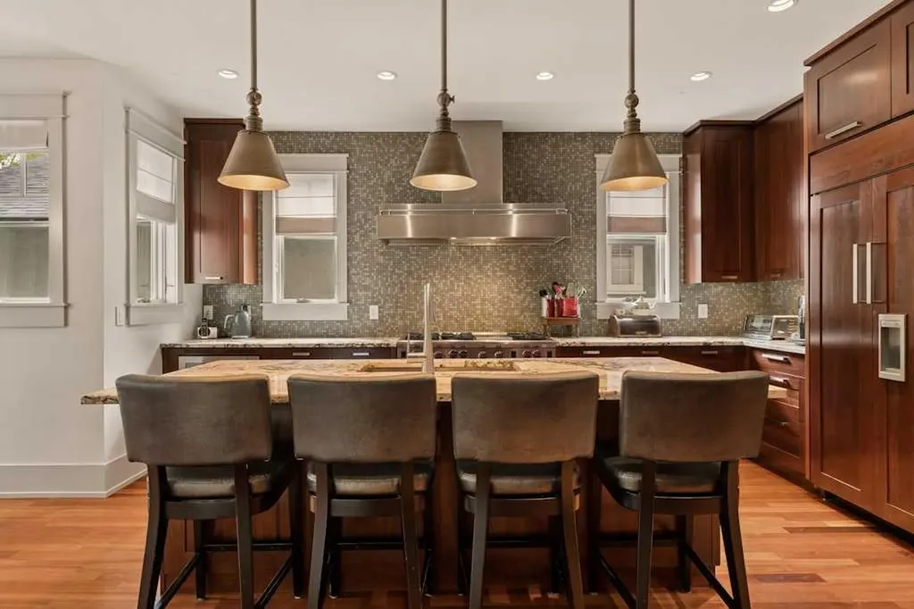 3028 3 Street SW Calgary AB T2S 1V1