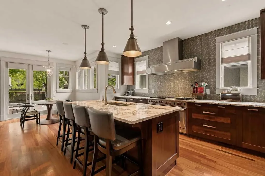 3028 3 Street SW Calgary AB T2S 1V1