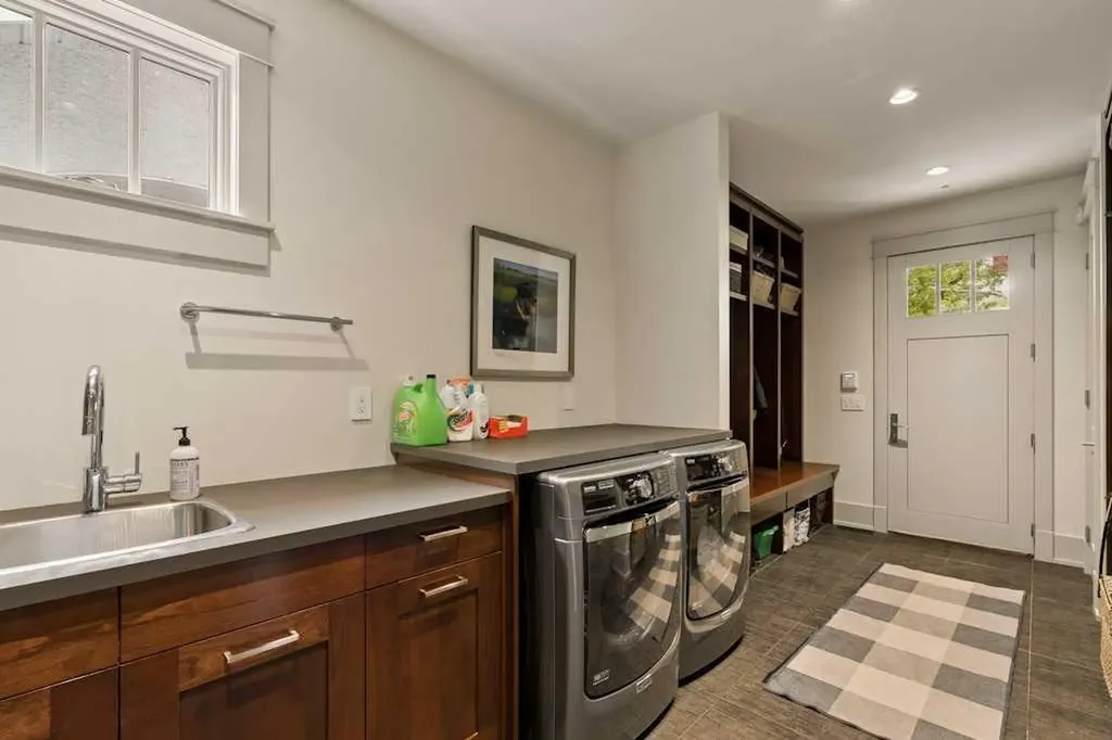 3028 3 Street SW Calgary AB T2S 1V1
