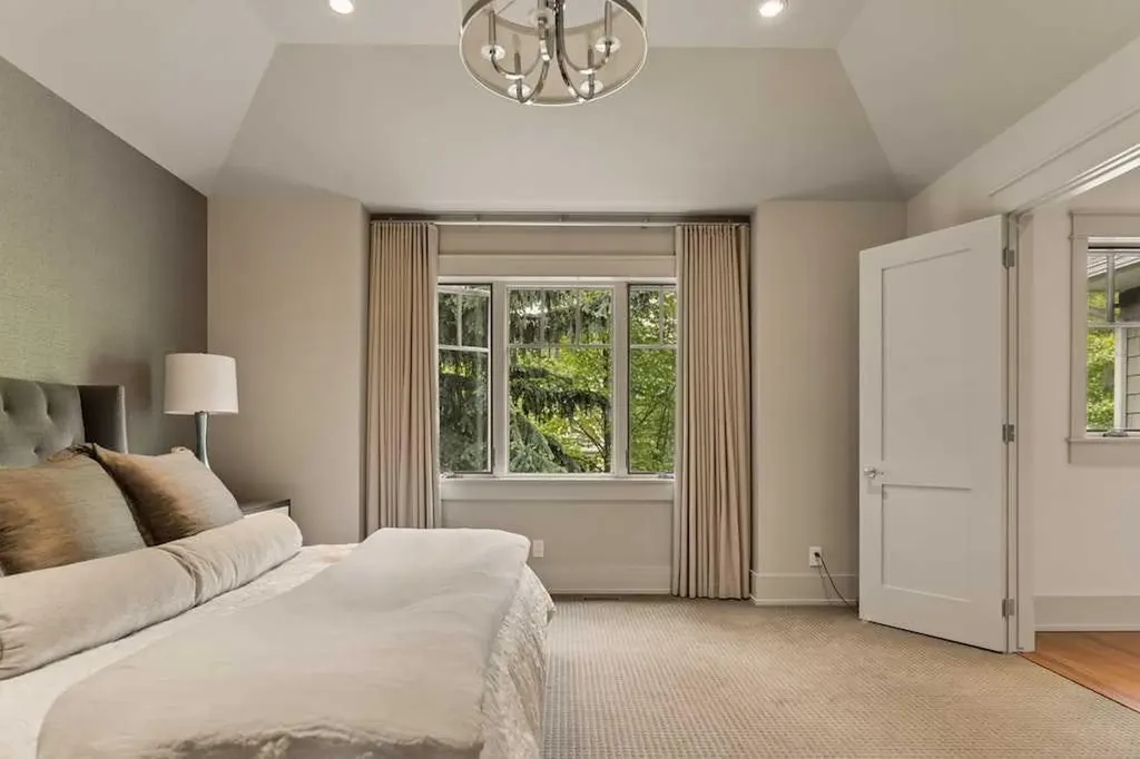 3028 3 Street SW Calgary AB T2S 1V1