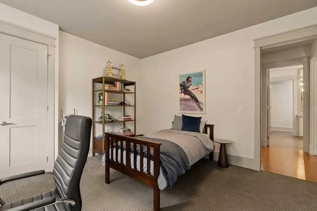 3028 3 Street SW Calgary AB T2S 1V1