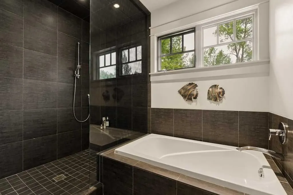 3028 3 Street SW Calgary AB T2S 1V1