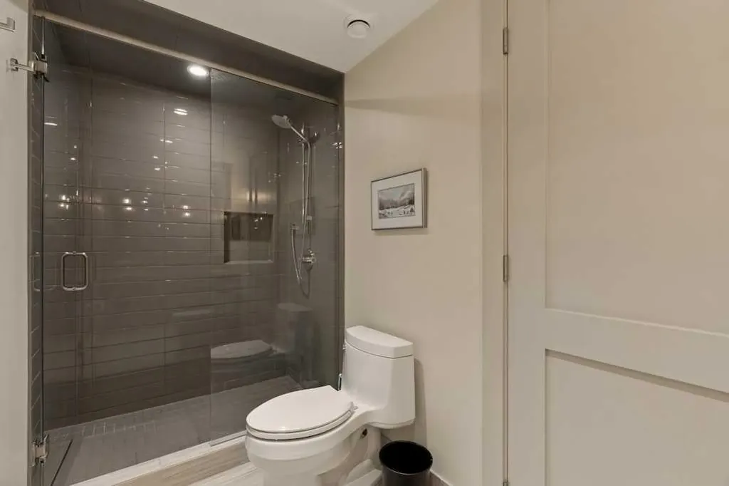 3028 3 Street SW Calgary AB T2S 1V1