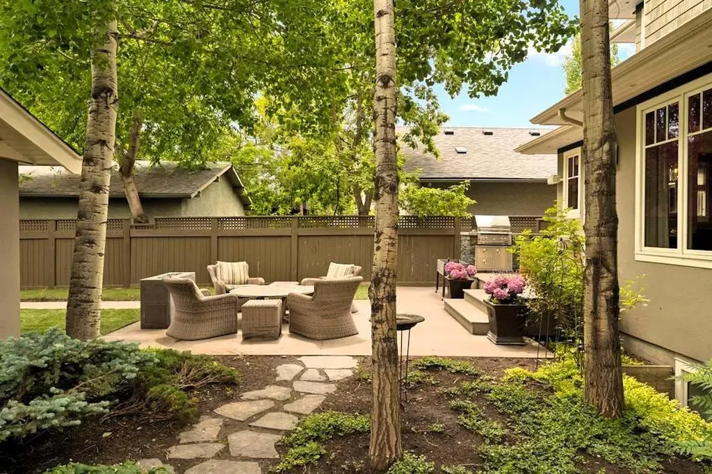 3028 3 Street SW Calgary AB T2S 1V1