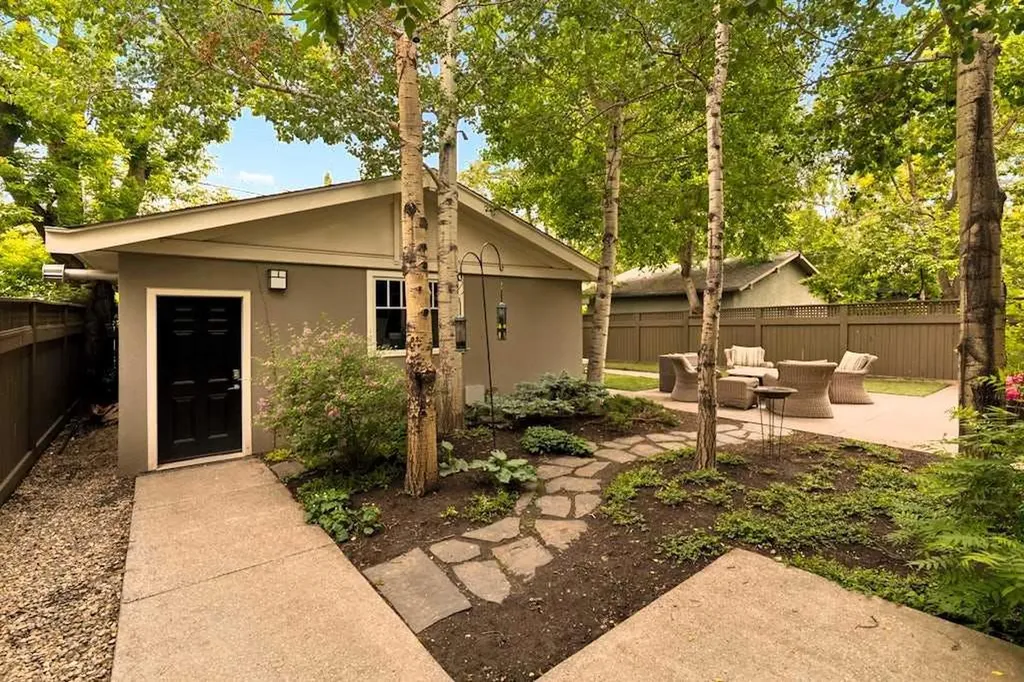 3028 3 Street SW Calgary AB T2S 1V1