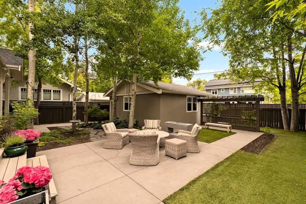 3028 3 Street SW Calgary AB T2S 1V1