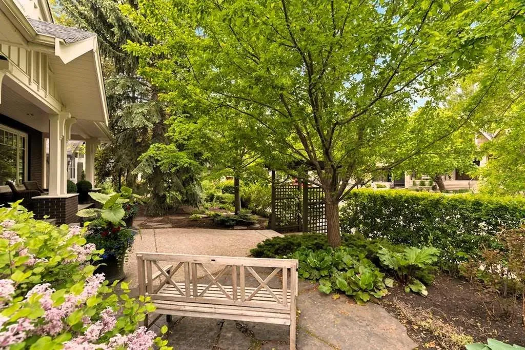 3028 3 Street SW Calgary AB T2S 1V1