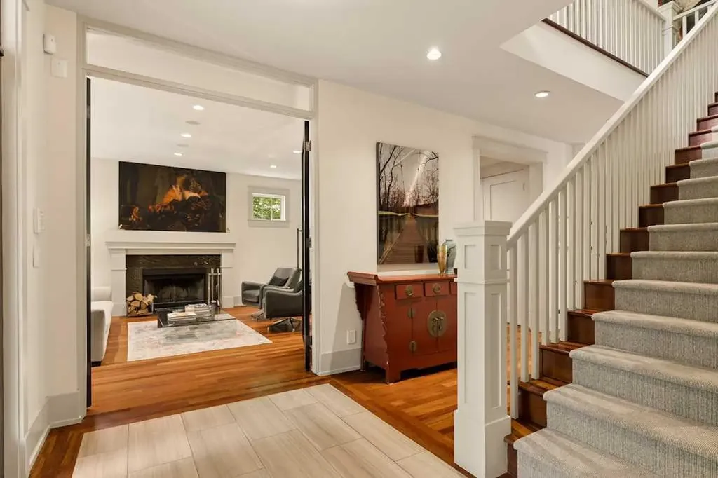 3028 3 Street SW Calgary AB T2S 1V1