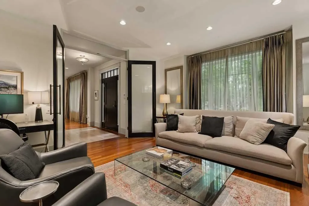 3028 3 Street SW Calgary AB T2S 1V1