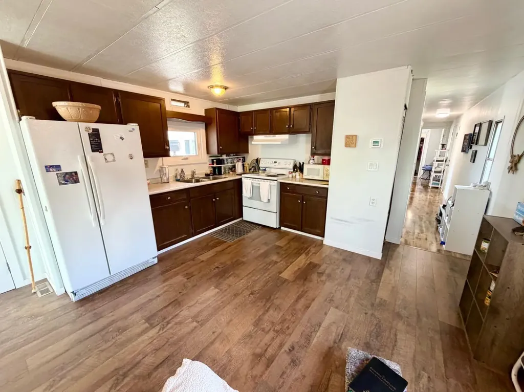 2300 13 Street N Lethbridge AB T1H 4E8