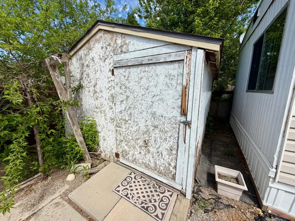 2300 13 Street N Lethbridge AB T1H 4E8
