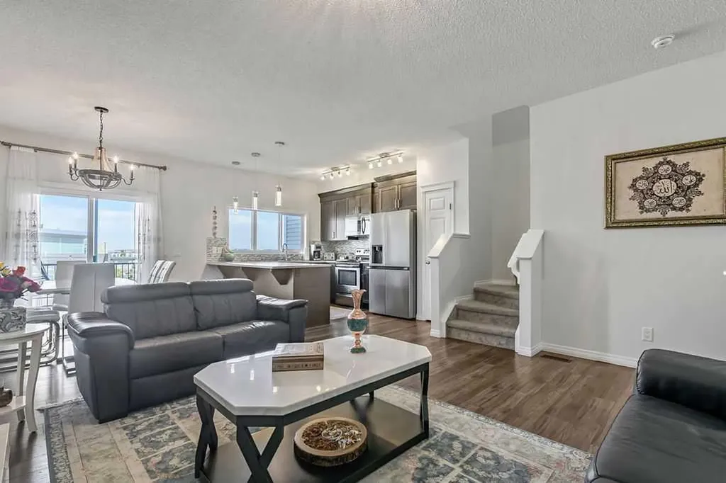 665 Hillcrest Road SW Airdrie AB T4B 4C7