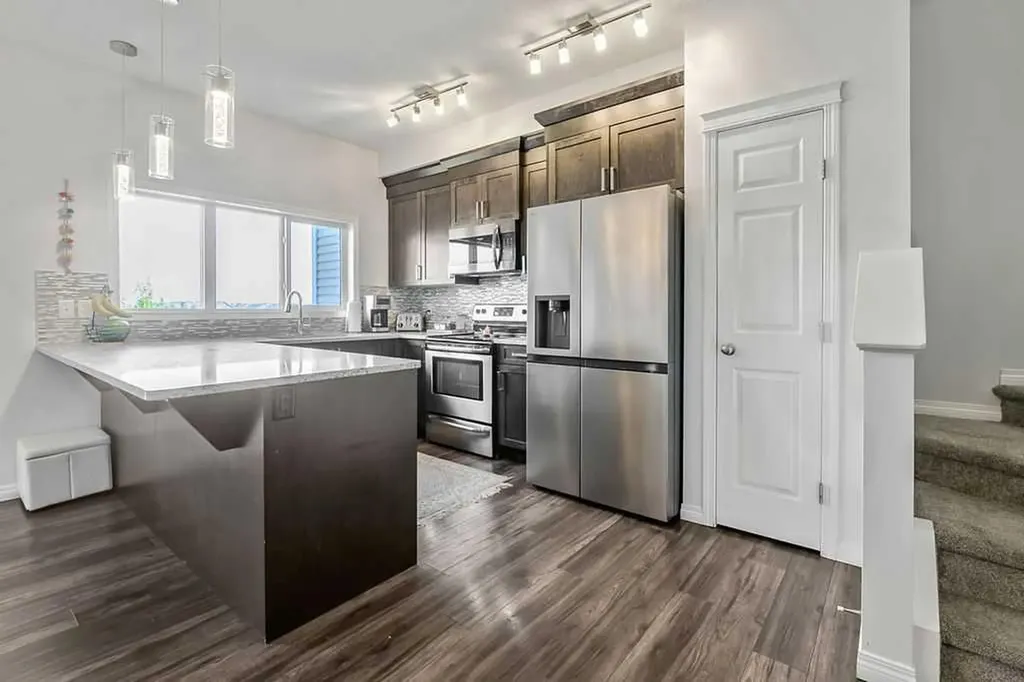 665 Hillcrest Road SW Airdrie AB T4B 4C7